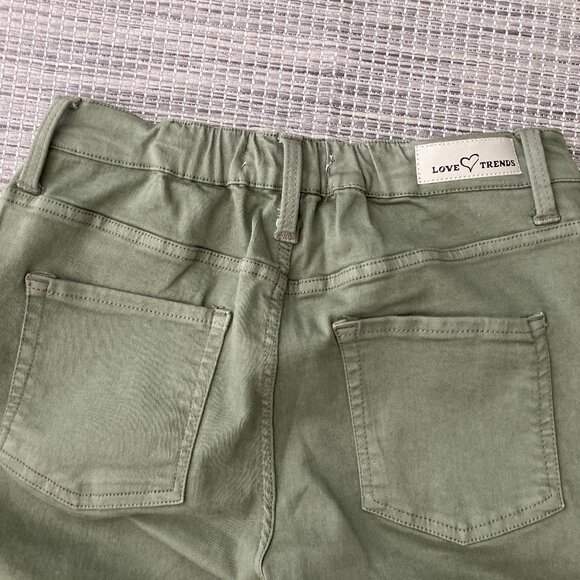 Love Trends Olive Green Mid Rise Wide Leg Cargo Pant  Size 5. Junior - Picture 9 of 11